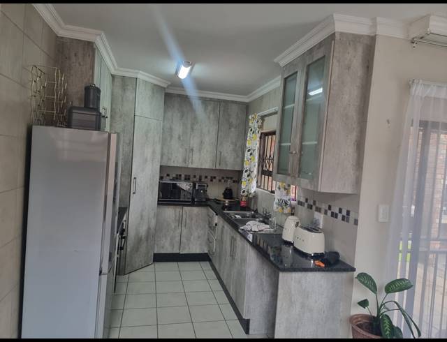 3 BEDROOM TOWNHOUSE FOR SALE IN WATERVAL EAST